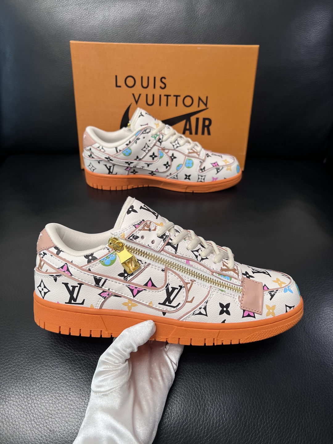 Lv联名nike  高品质  顶级工艺品  路易威登联名，专柜同步，鞋面意大利进口，高品质拼接缤纷色彩复