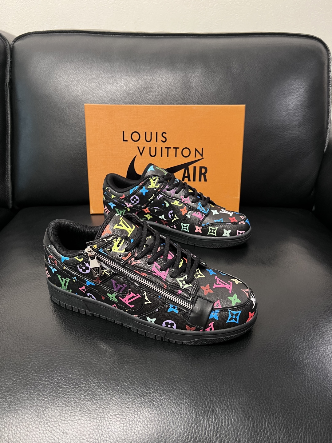 Lv联名nike  高品质  顶级工艺品  路易威登联名，专柜同步，鞋面意大利进口，高品质拼接缤纷色彩复