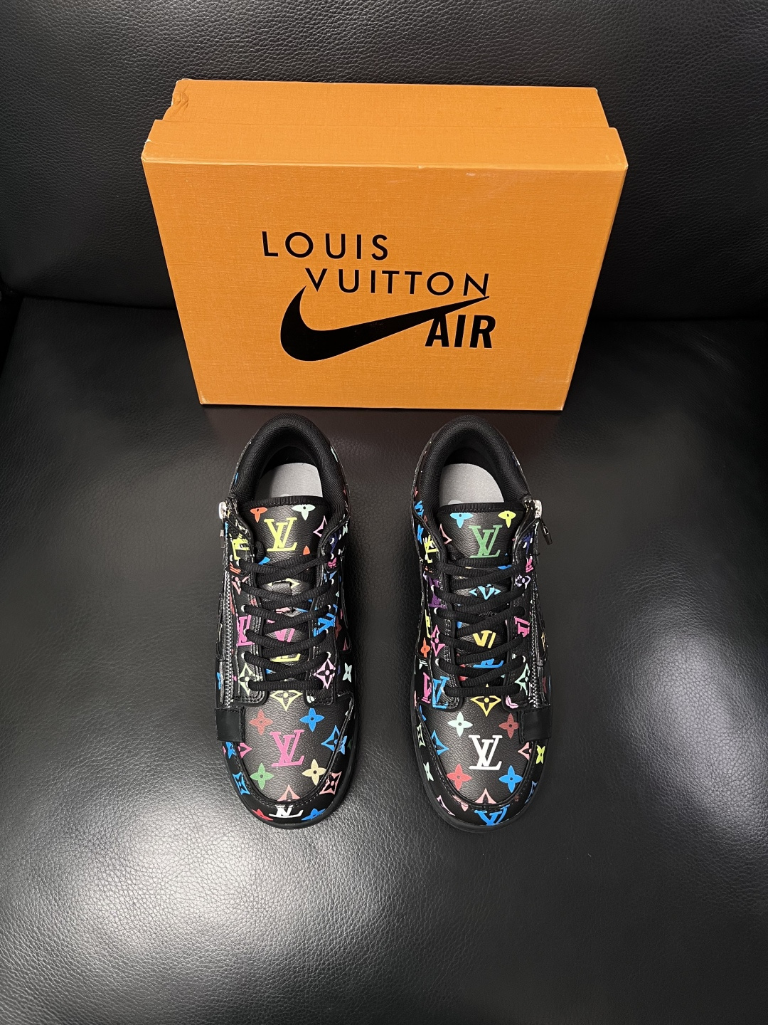 Lv联名nike  高品质  顶级工艺品  路易威登联名，专柜同步，鞋面意大利进口，高品质拼接缤纷色彩复
