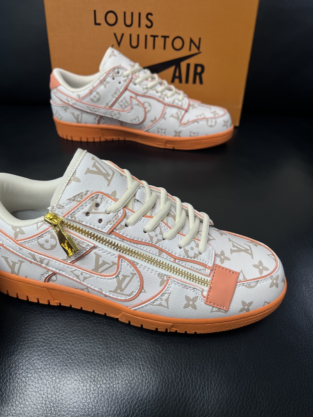 Lv联名nike  高品质  顶级工艺品  路易威登联名，专柜同步，鞋面意大利进口，高品质拼接缤纷色彩复