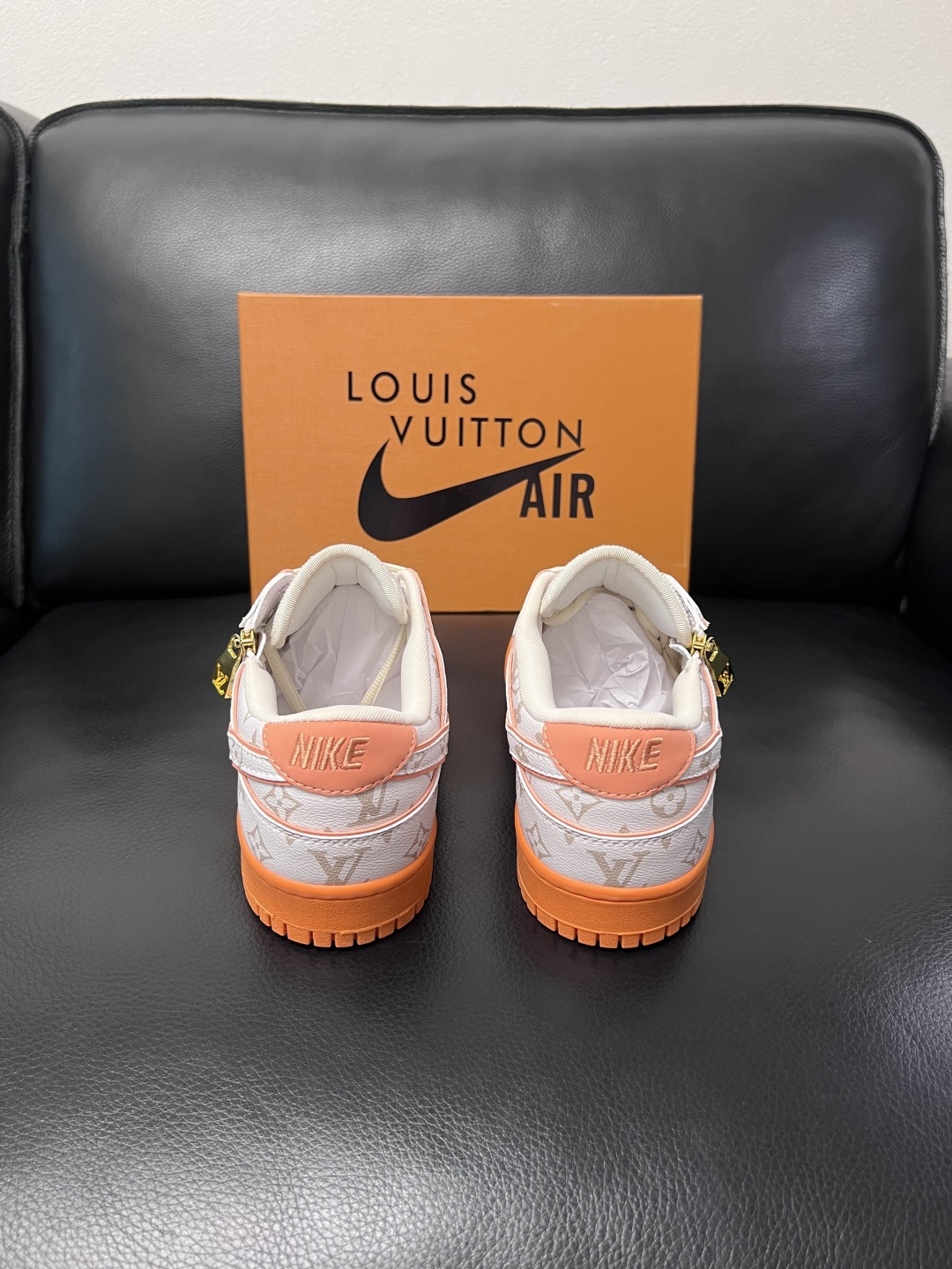 Lv联名nike  高品质  顶级工艺品  路易威登联名，专柜同步，鞋面意大利进口，高品质拼接缤纷色彩复