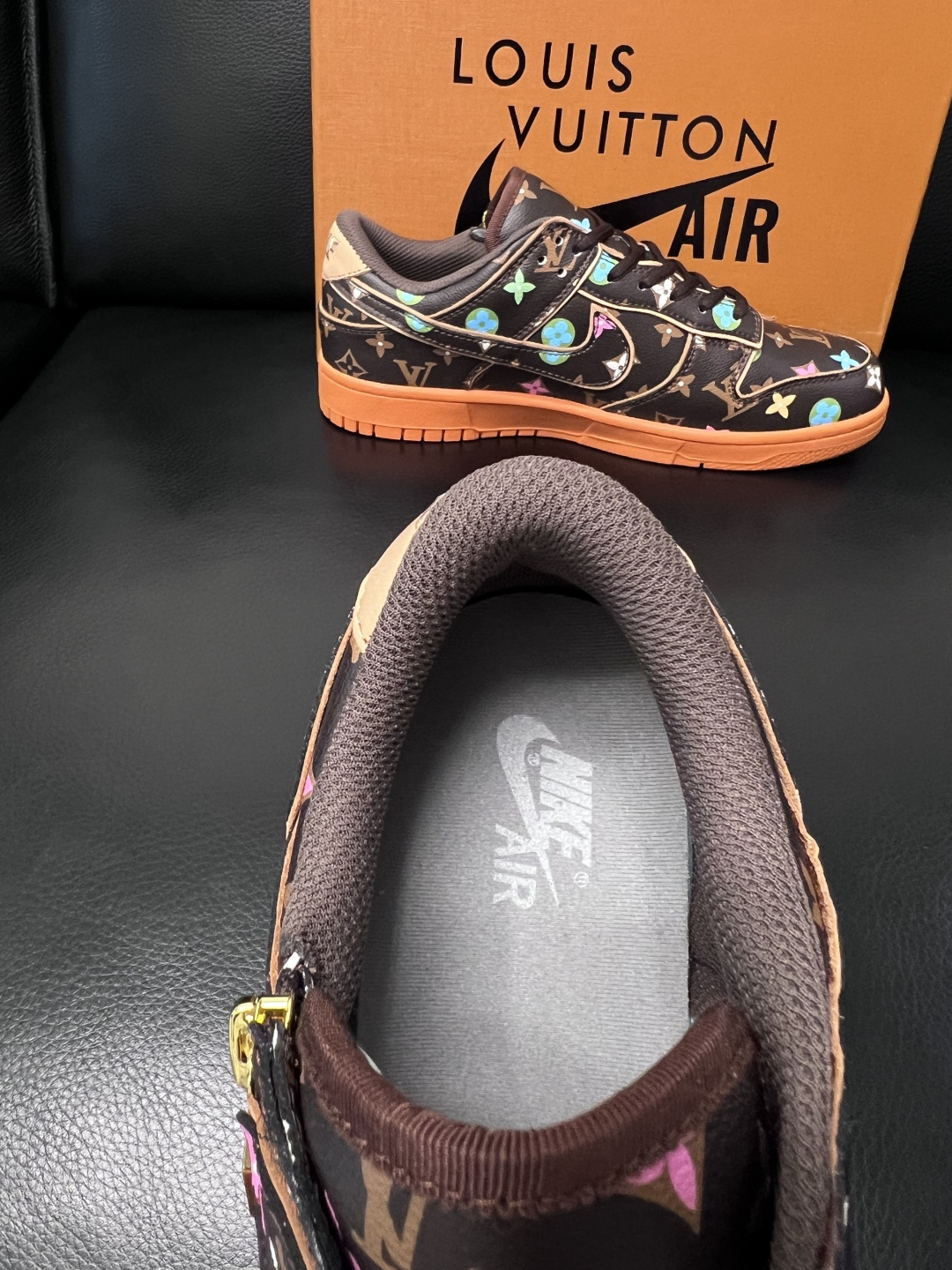 Lv联名nike  高品质  顶级工艺品  路易威登联名，专柜同步，鞋面意大利进口，高品质拼接缤纷色彩复