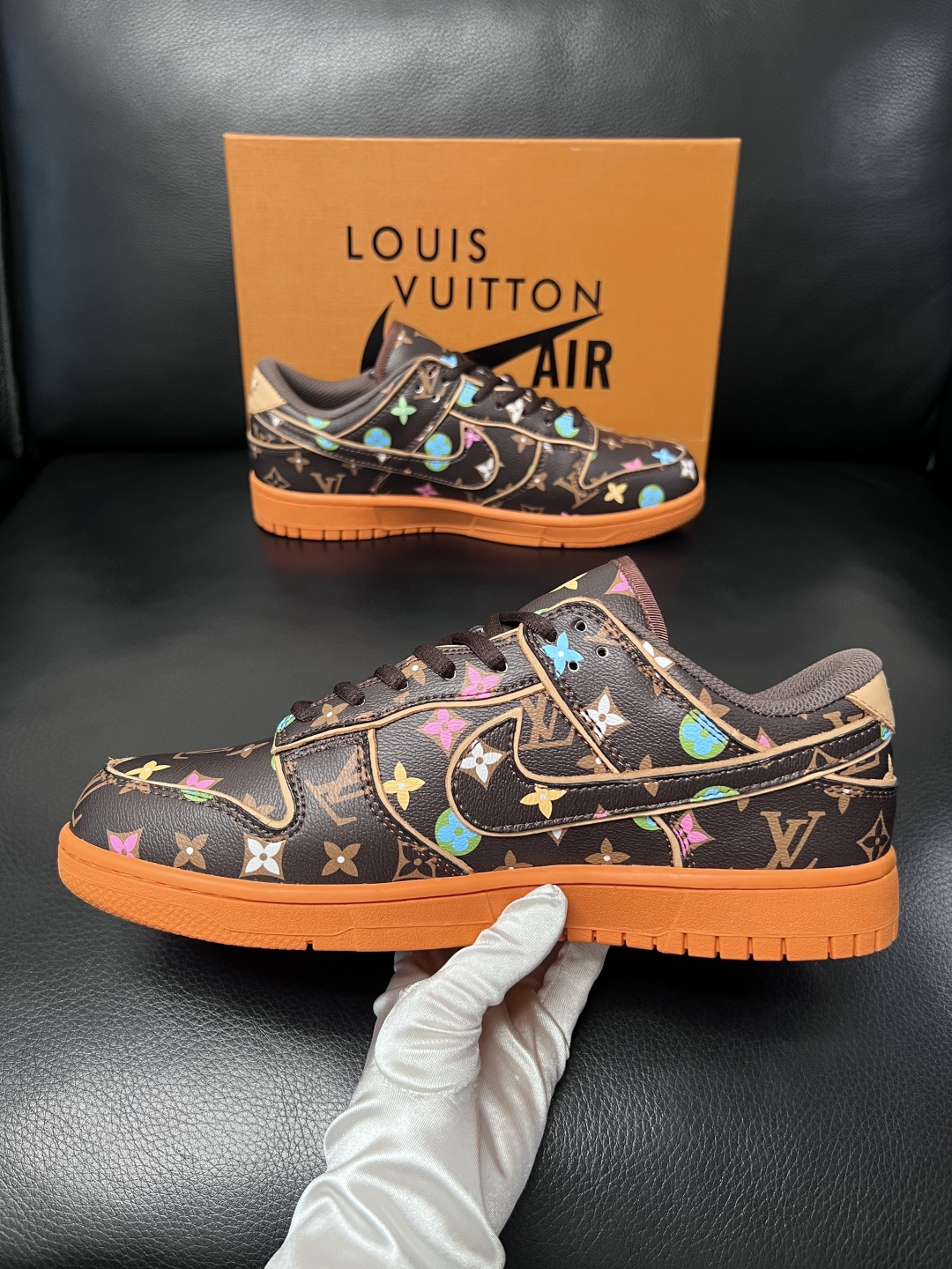 Lv联名nike  高品质  顶级工艺品  路易威登联名，专柜同步，鞋面意大利进口，高品质拼接缤纷色彩复