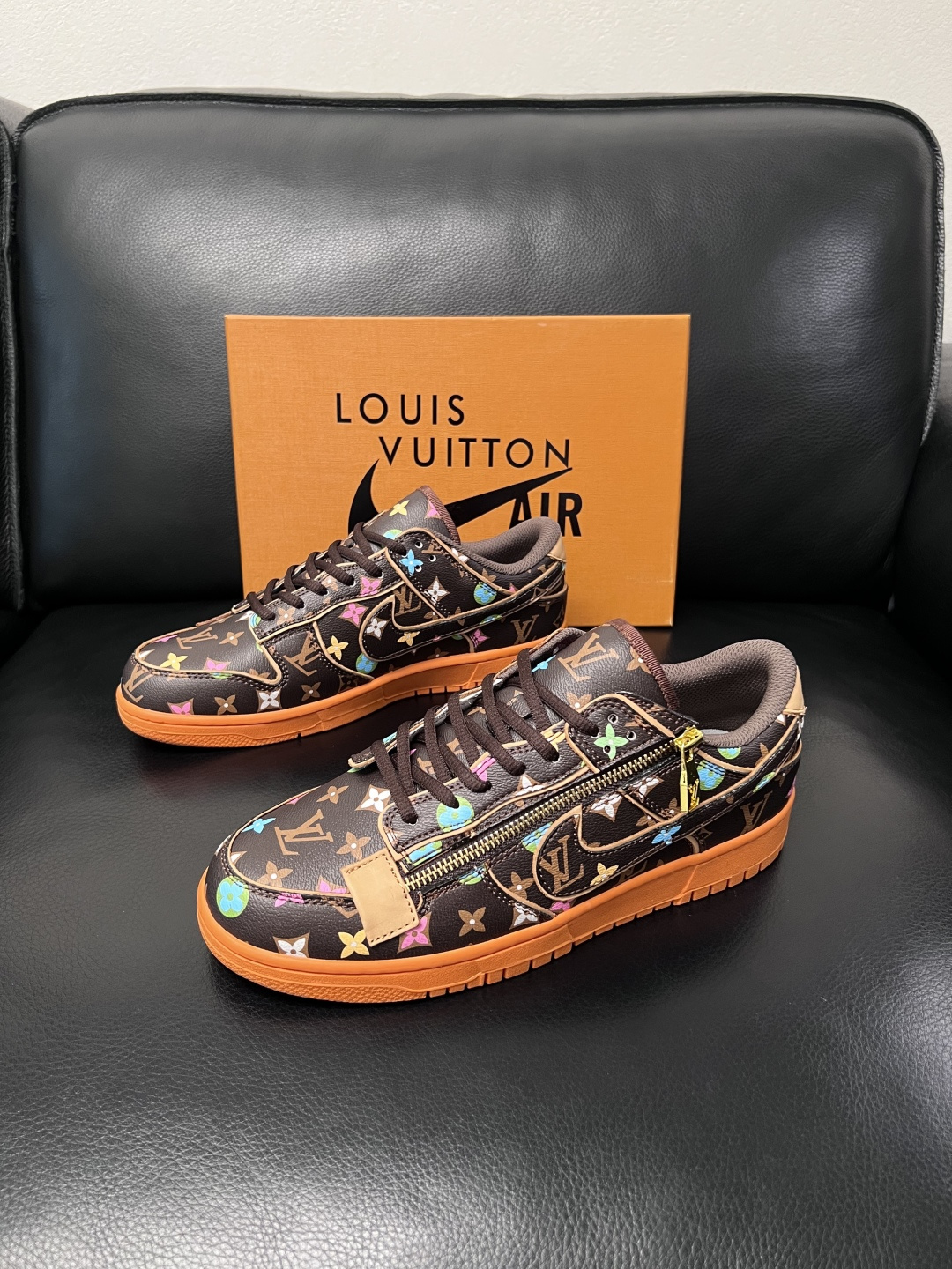 Lv联名nike  高品质  顶级工艺品  路易威登联名，专柜同步，鞋面意大利进口，高品质拼接缤纷色彩复