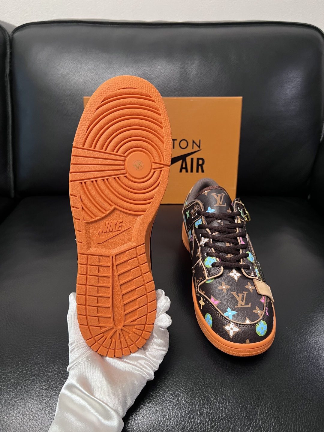 Lv联名nike  高品质  顶级工艺品  路易威登联名，专柜同步，鞋面意大利进口，高品质拼接缤纷色彩复