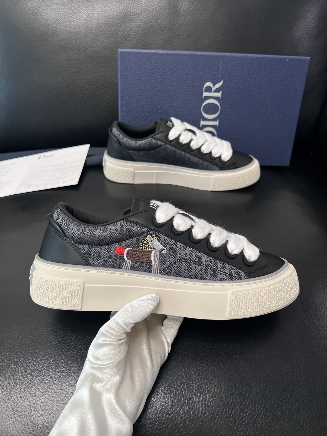 Dior 顶级工艺品 迪奥  专柜同步 原厂配置，意大利进口原版牛皮面料，透气舒适进口水染牛里垫，鞋底：