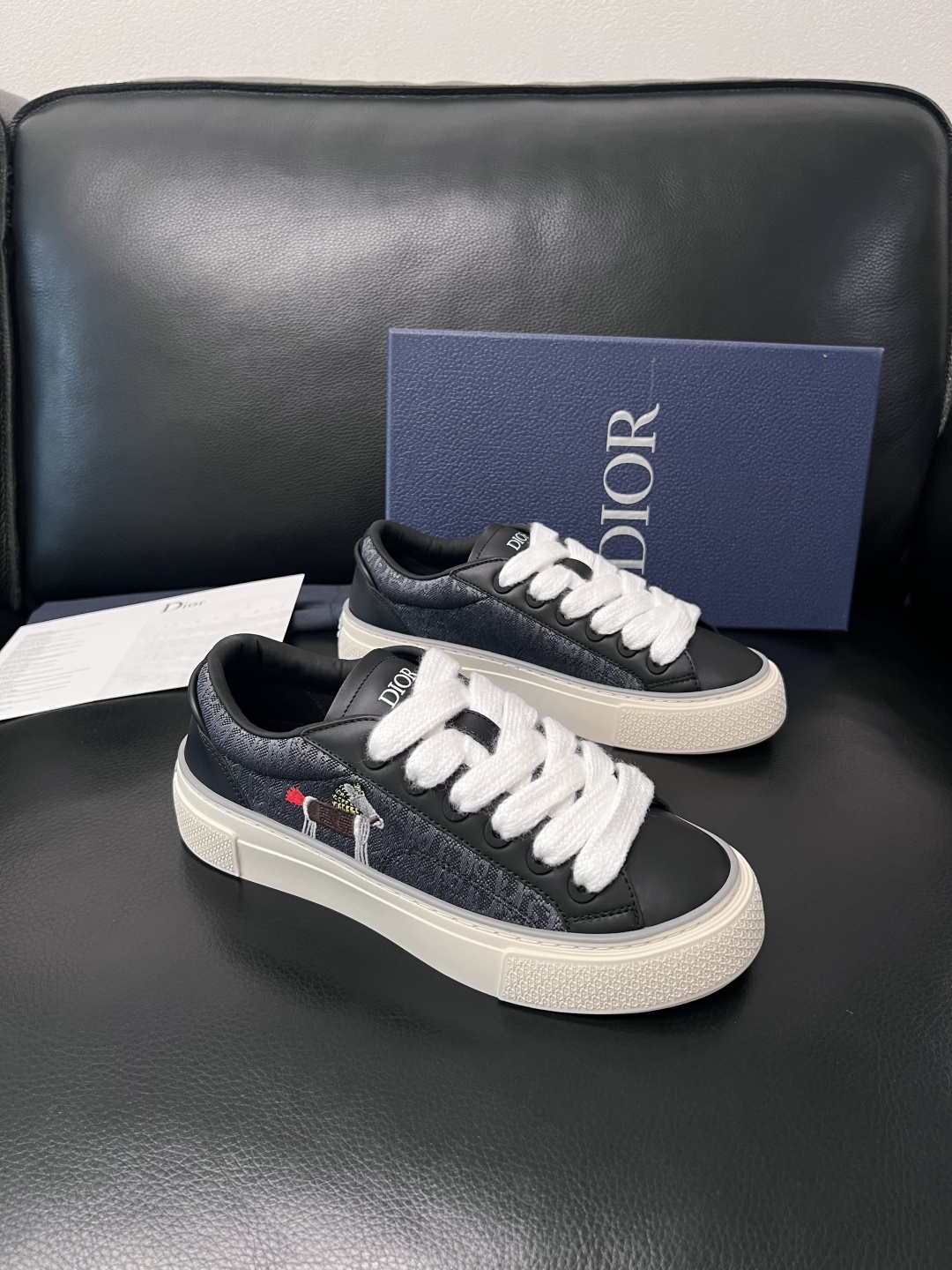 Dior 顶级工艺品 迪奥  专柜同步 原厂配置，意大利进口原版牛皮面料，透气舒适进口水染牛里垫，鞋底：