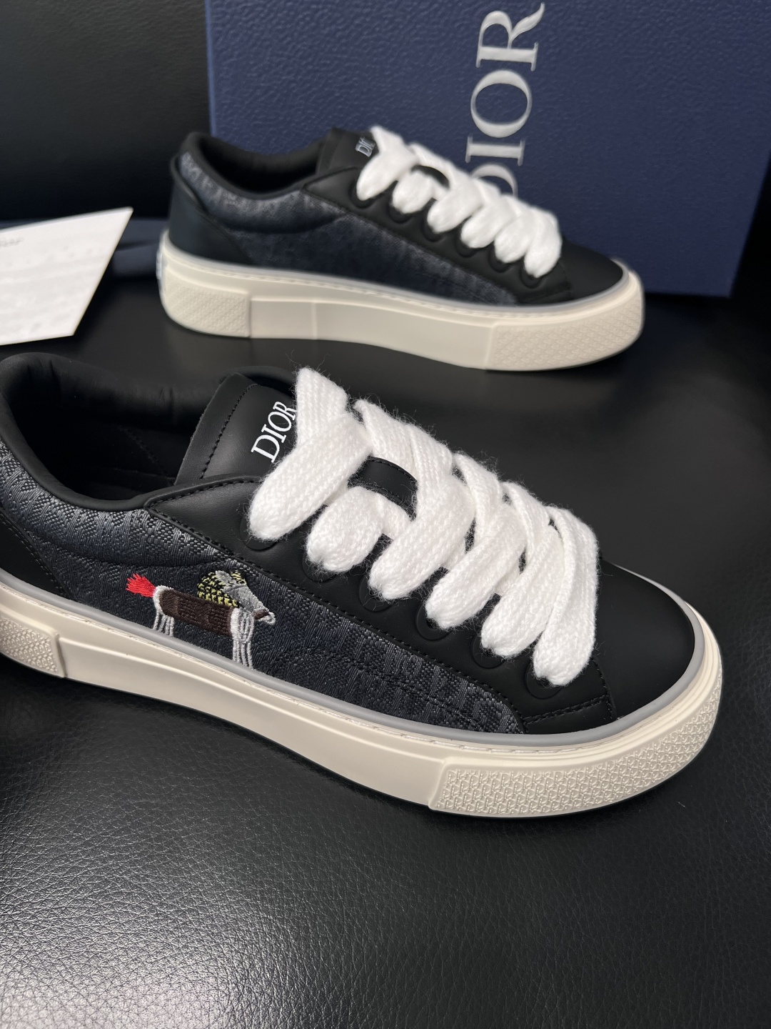 Dior 顶级工艺品 迪奥  专柜同步 原厂配置，意大利进口原版牛皮面料，透气舒适进口水染牛里垫，鞋底：