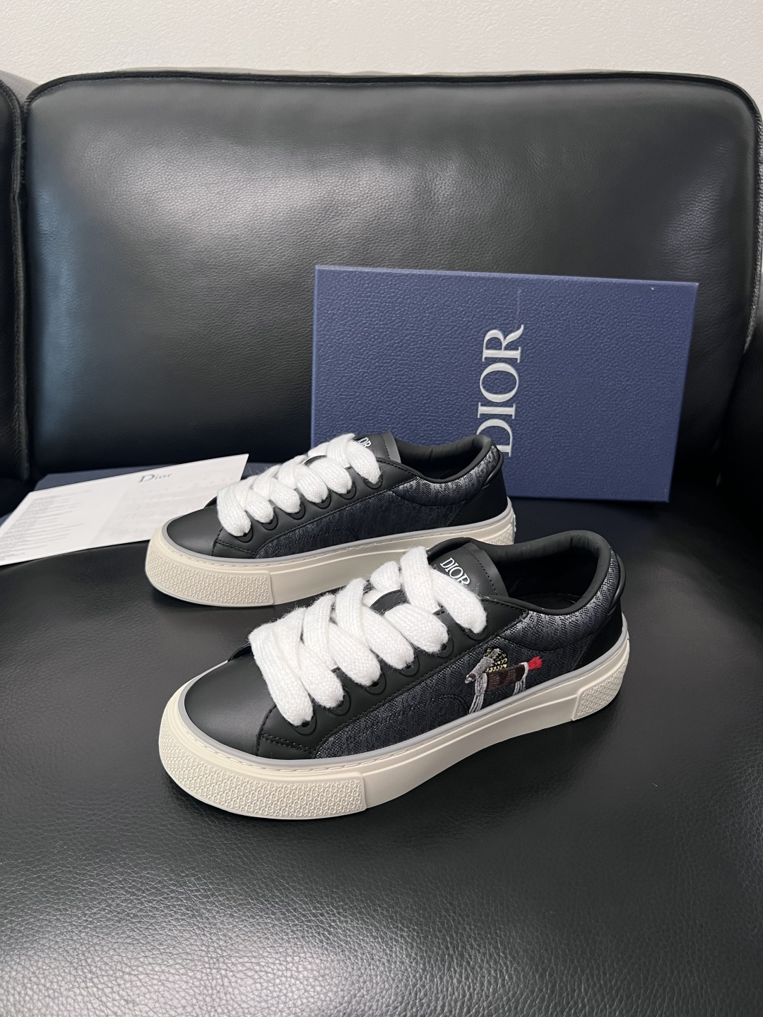 Dior 顶级工艺品 迪奥  专柜同步 原厂配置，意大利进口原版牛皮面料，透气舒适进口水染牛里垫，鞋底：