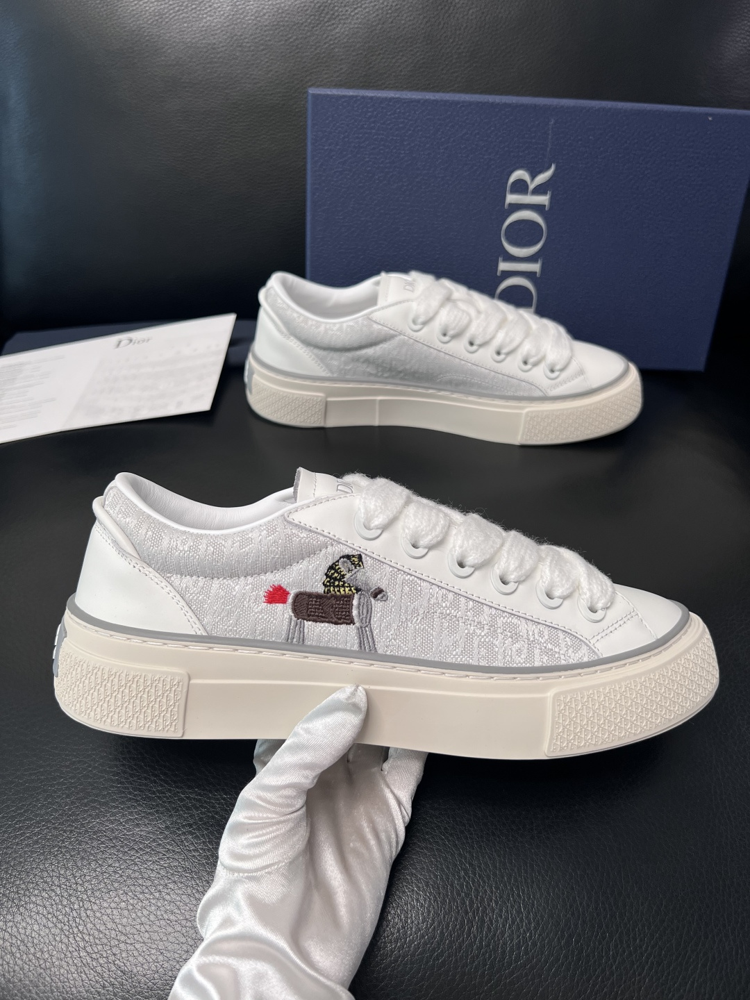 Dior 顶级工艺品 迪奥  专柜同步 原厂配置，意大利进口原版牛皮面料，透气舒适进口水染牛里垫，鞋底：