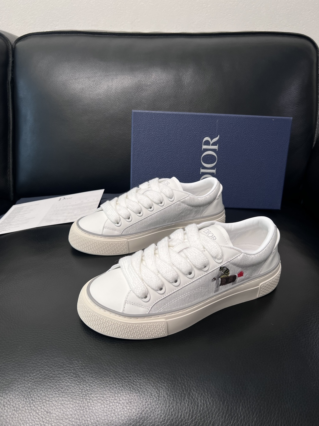 Dior 顶级工艺品 迪奥  专柜同步 原厂配置，意大利进口原版牛皮面料，透气舒适进口水染牛里垫，鞋底：