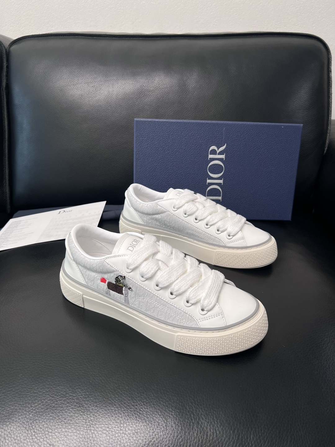 Dior 顶级工艺品 迪奥  专柜同步 原厂配置，意大利进口原版牛皮面料，透气舒适进口水染牛里垫，鞋底：