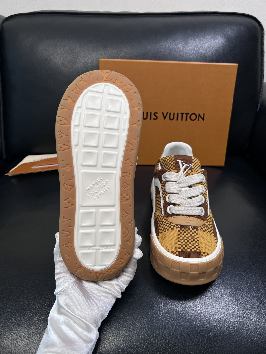 Lv  高品质  顶级工艺品  路易威登，运动板鞋专柜同步，鞋面意大利进口，高品质拼接缤纷色彩复杂工艺品