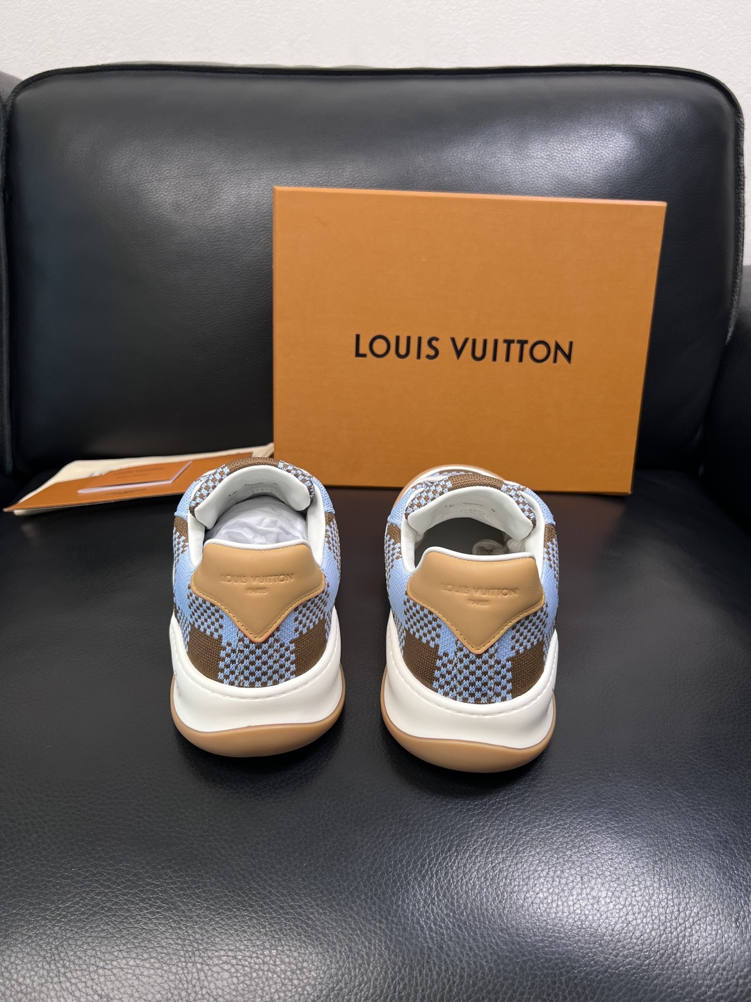 Lv  高品质  顶级工艺品  路易威登，运动板鞋专柜同步，鞋面意大利进口，高品质拼接缤纷色彩复杂工艺品
