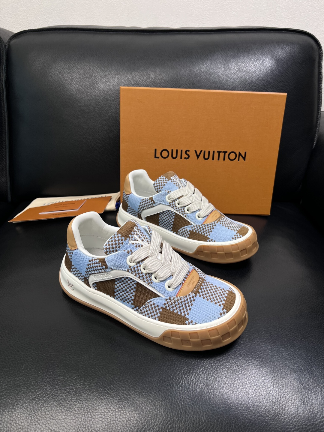 NO:831116,Lv high-quality top crafts Louis Vuitton, sports sneakers counter synchronization, uppers imported from Italy, high-quality splicing colorful complex crafts, imported cowhide pads are soft and comfortable, original soles are specially provided by the original factory, TPU exclusive movable molded soles are super comfortable, original factory follow-up goods, code number 38-44 (customized 45), louis vuitton, louis vuitton19860909Lv 高品质 顶级工艺品 路易威登,运动板鞋专柜同步,鞋面意大利进口,高品质拼接缤纷色彩复杂工艺品,进口牛里垫柔软舒适,鞋底原厂特供原版底,TPU独家活动成型底超级舒适,原厂跟单货,码数 38-44（订做 45）,,louis vuitton,louis vuitton,Men's shoes