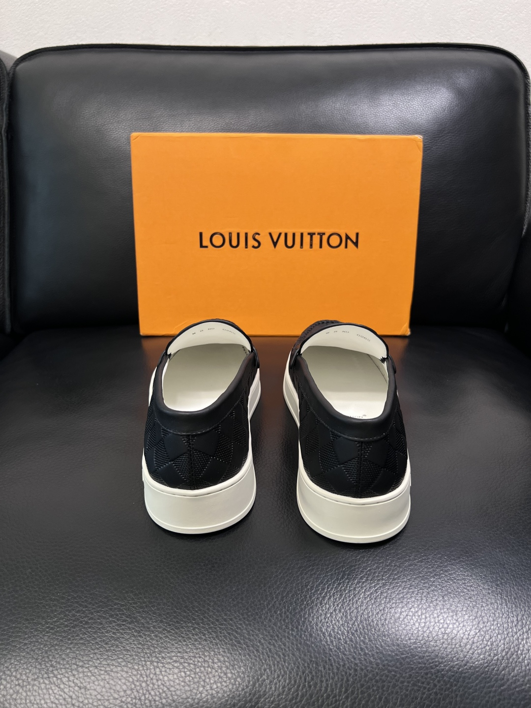 Lv  高品质  顶级工艺品  路易威登，运动板鞋专柜同步，鞋面意大利进口，高品质拼接缤纷色彩复杂工艺品