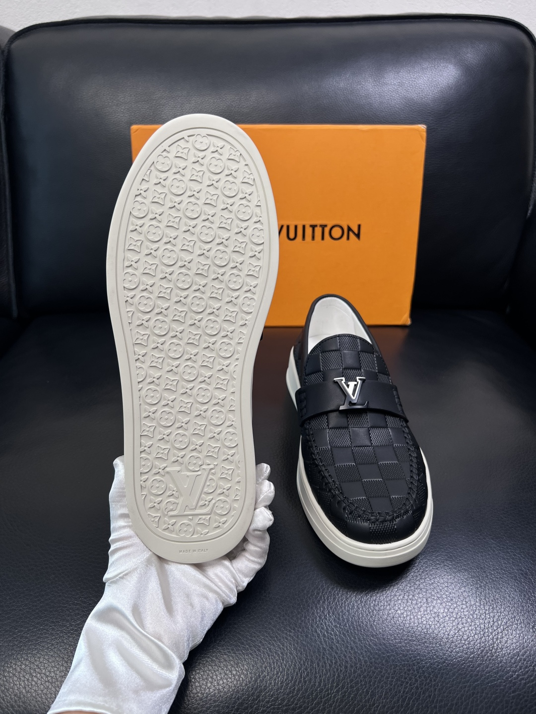 Lv  高品质  顶级工艺品  路易威登，运动板鞋专柜同步，鞋面意大利进口，高品质拼接缤纷色彩复杂工艺品