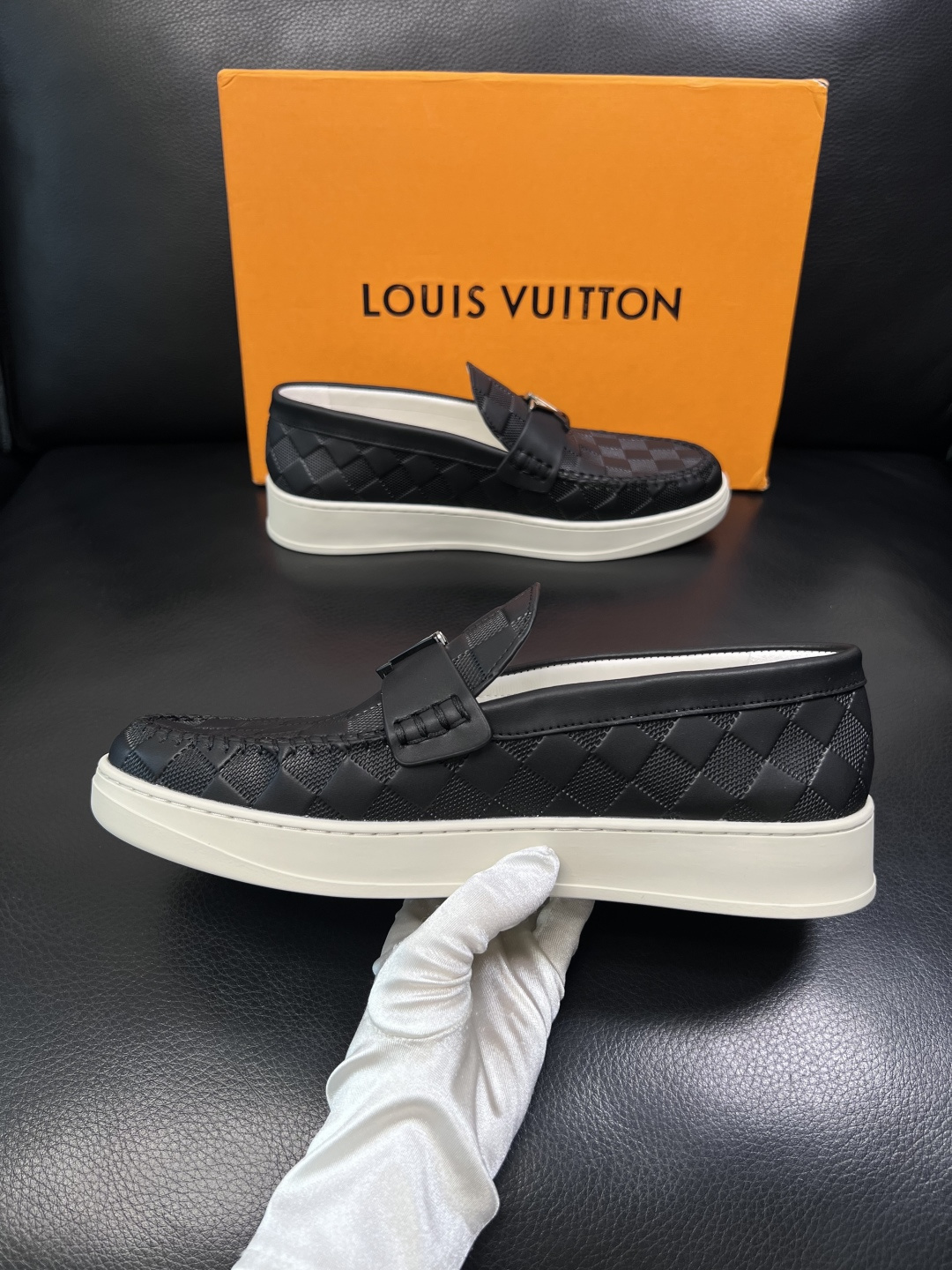 Lv  高品质  顶级工艺品  路易威登，运动板鞋专柜同步，鞋面意大利进口，高品质拼接缤纷色彩复杂工艺品