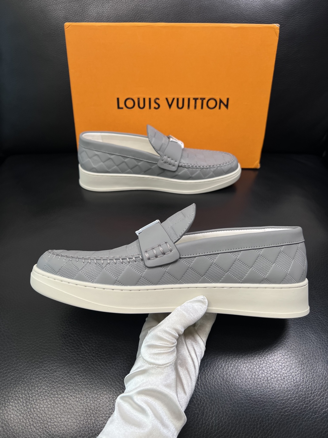 Lv  高品质  顶级工艺品  路易威登，运动板鞋专柜同步，鞋面意大利进口，高品质拼接缤纷色彩复杂工艺品