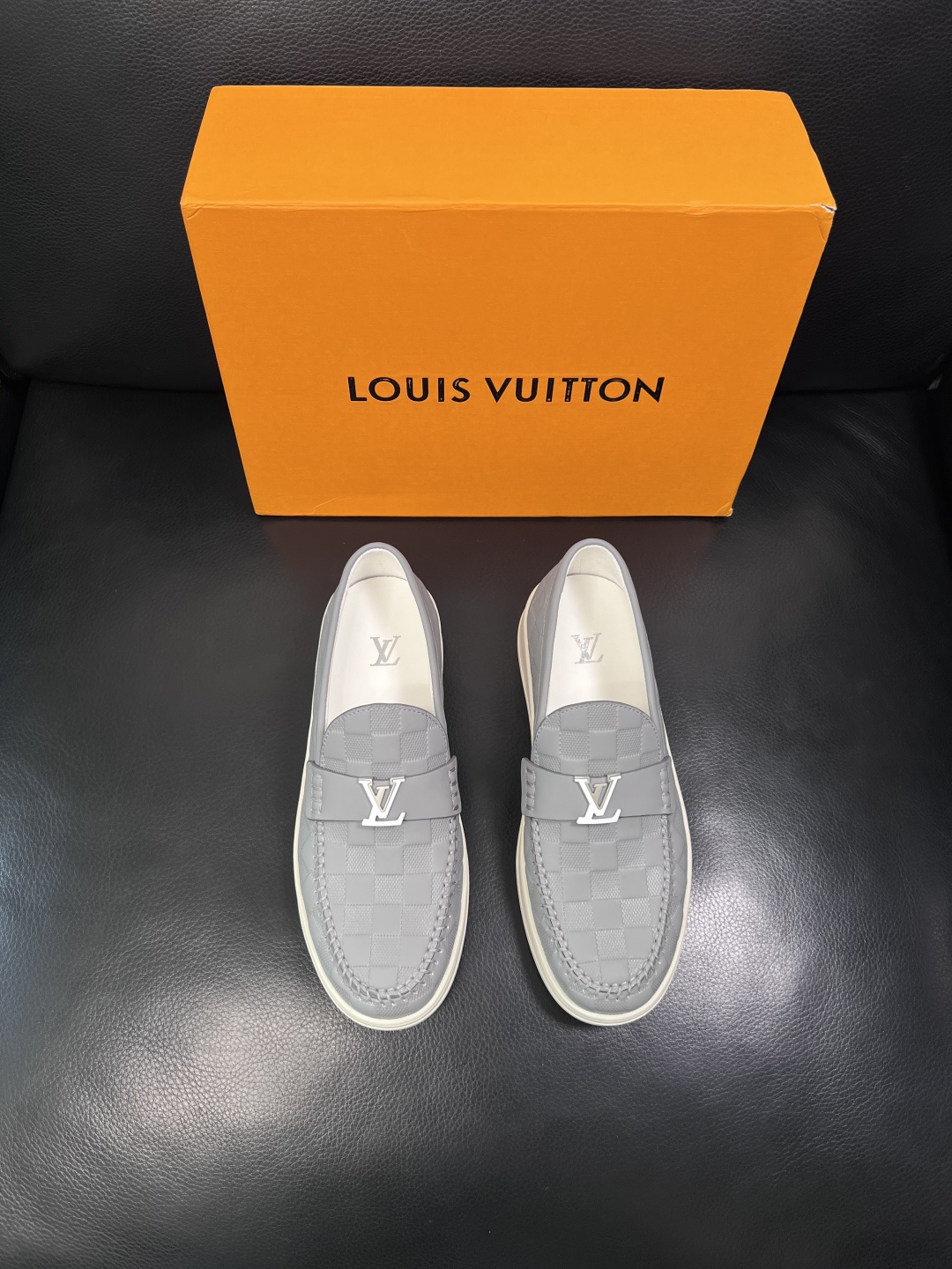 Lv  高品质  顶级工艺品  路易威登，运动板鞋专柜同步，鞋面意大利进口，高品质拼接缤纷色彩复杂工艺品