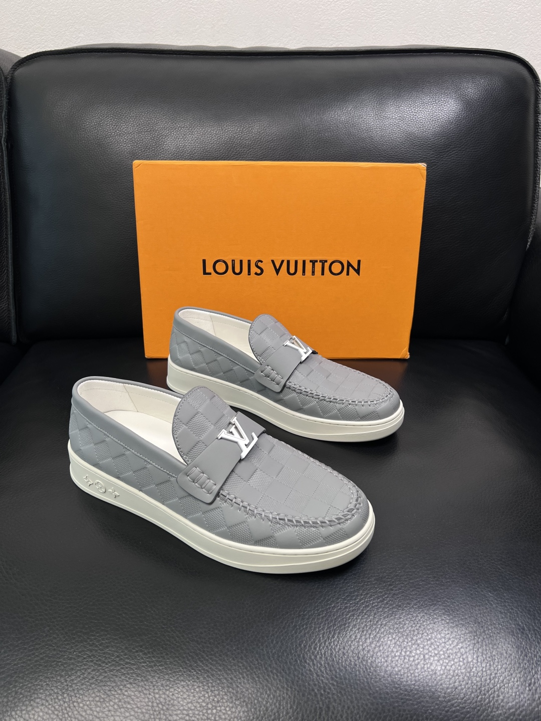 Lv  高品质  顶级工艺品  路易威登，运动板鞋专柜同步，鞋面意大利进口，高品质拼接缤纷色彩复杂工艺品