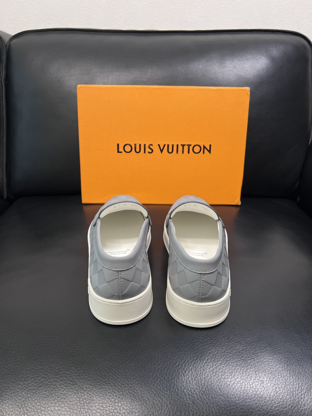 Lv  高品质  顶级工艺品  路易威登，运动板鞋专柜同步，鞋面意大利进口，高品质拼接缤纷色彩复杂工艺品