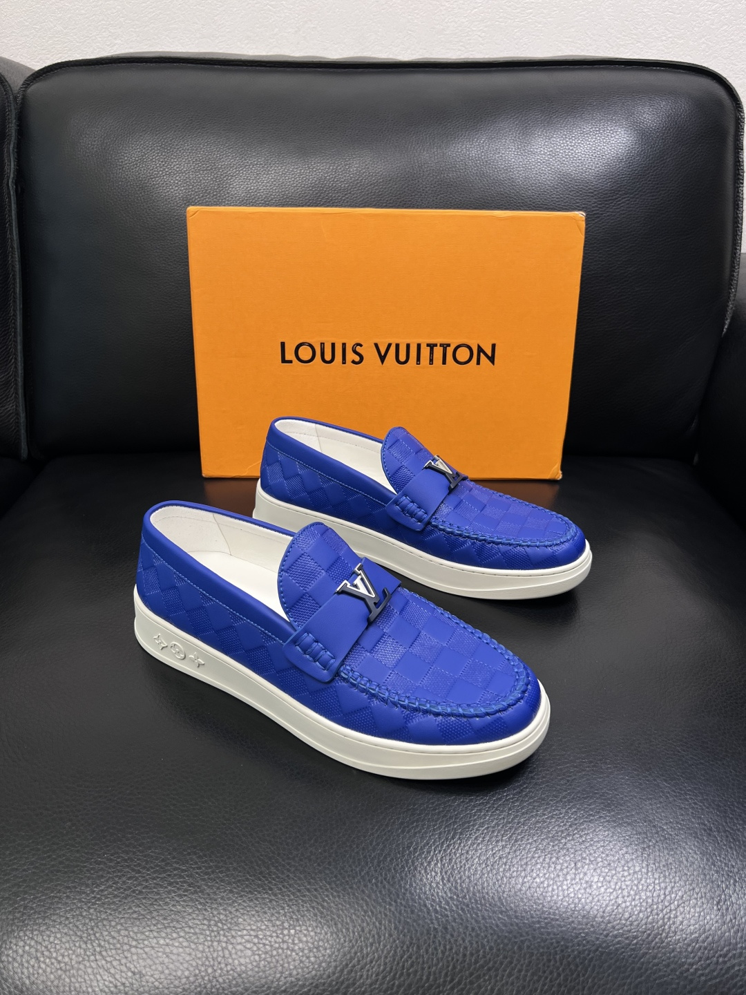 Lv  高品质  顶级工艺品  路易威登，运动板鞋专柜同步，鞋面意大利进口，高品质拼接缤纷色彩复杂工艺品
