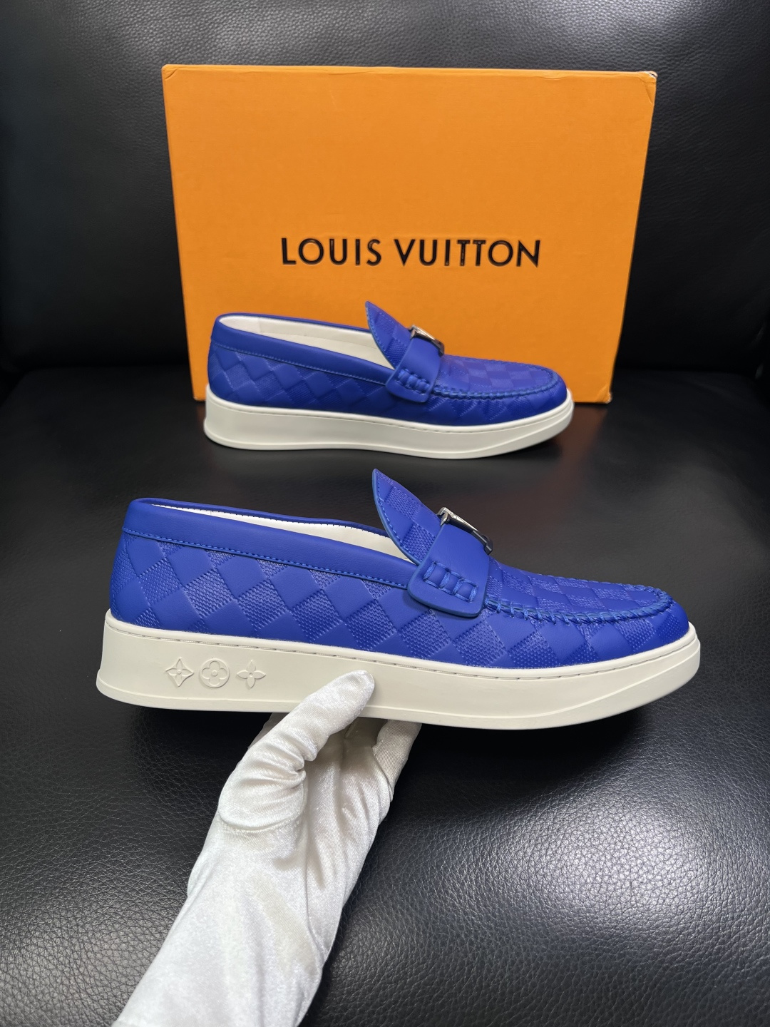 Lv  高品质  顶级工艺品  路易威登，运动板鞋专柜同步，鞋面意大利进口，高品质拼接缤纷色彩复杂工艺品