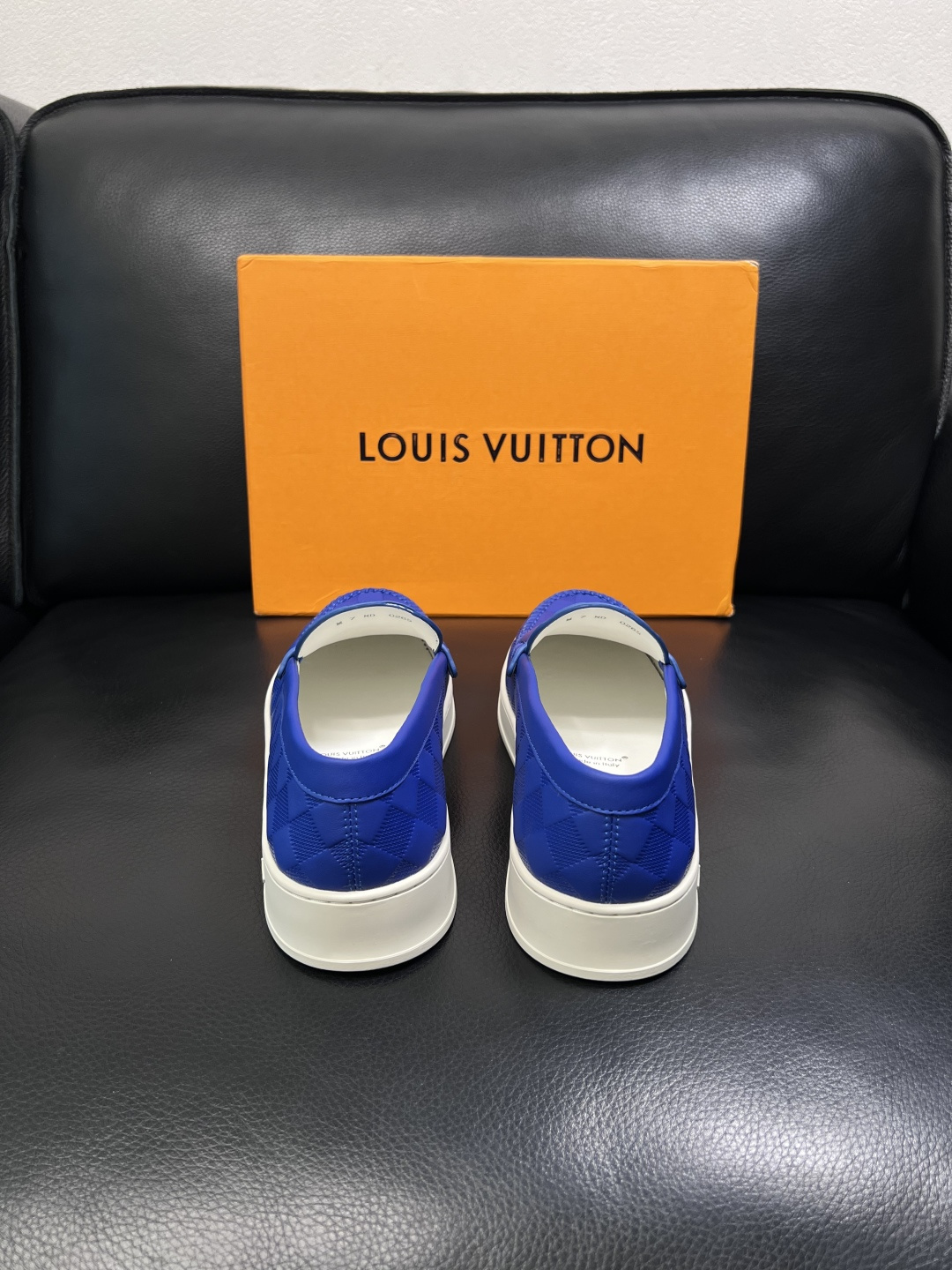 Lv  高品质  顶级工艺品  路易威登，运动板鞋专柜同步，鞋面意大利进口，高品质拼接缤纷色彩复杂工艺品