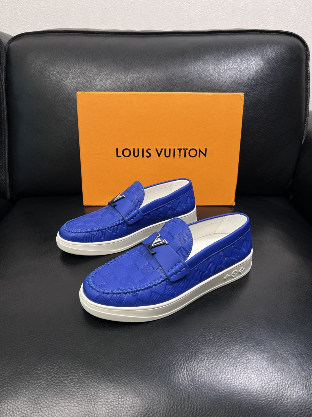 Lv  高品质  顶级工艺品  路易威登，运动板鞋专柜同步，鞋面意大利进口，高品质拼接缤纷色彩复杂工艺品