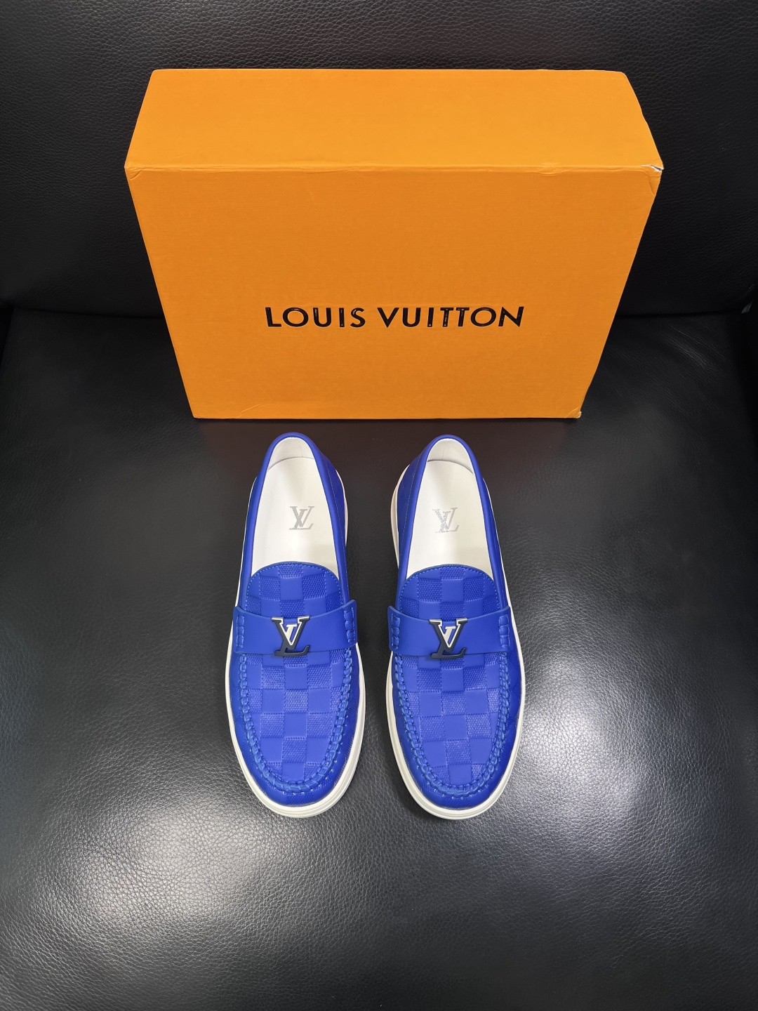 Lv  高品质  顶级工艺品  路易威登，运动板鞋专柜同步，鞋面意大利进口，高品质拼接缤纷色彩复杂工艺品