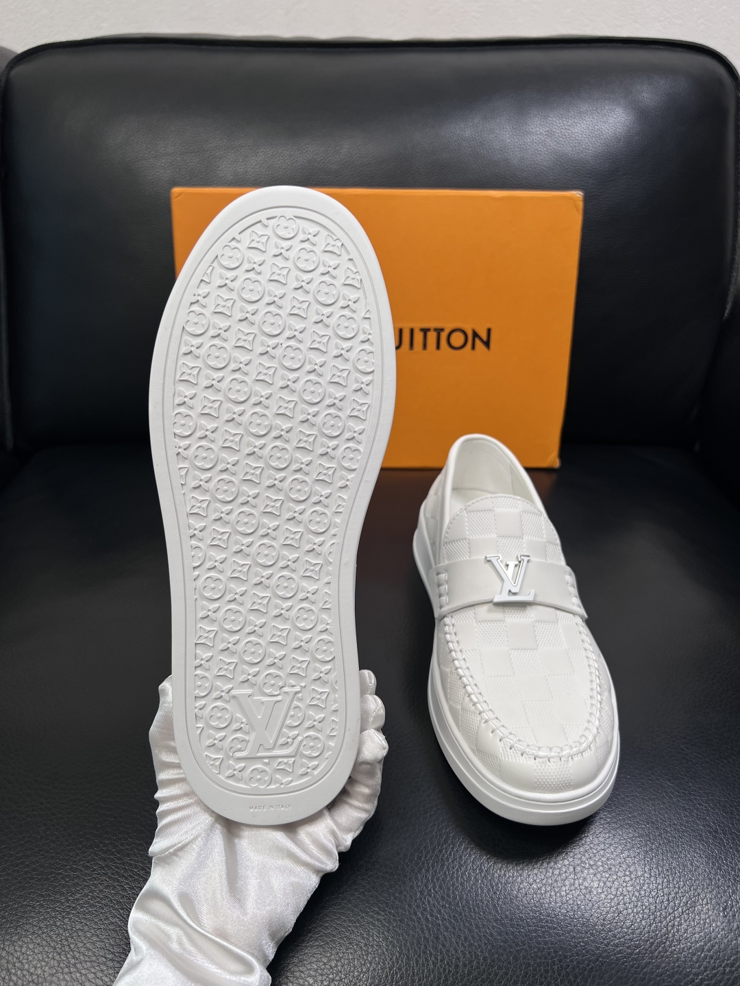 Lv  高品质  顶级工艺品  路易威登，运动板鞋专柜同步，鞋面意大利进口，高品质拼接缤纷色彩复杂工艺品