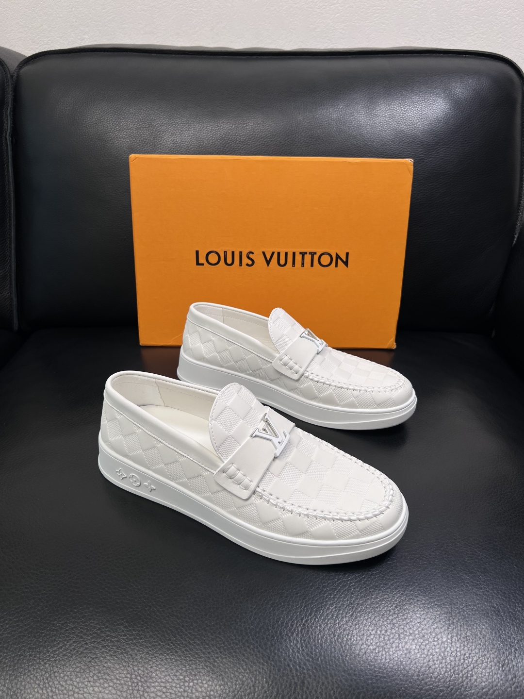 Lv  高品质  顶级工艺品  路易威登，运动板鞋专柜同步，鞋面意大利进口，高品质拼接缤纷色彩复杂工艺品