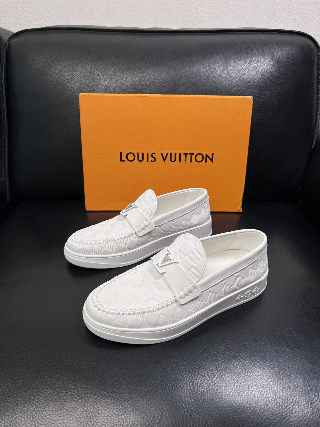 Lv  高品质  顶级工艺品  路易威登，运动板鞋专柜同步，鞋面意大利进口，高品质拼接缤纷色彩复杂工艺品