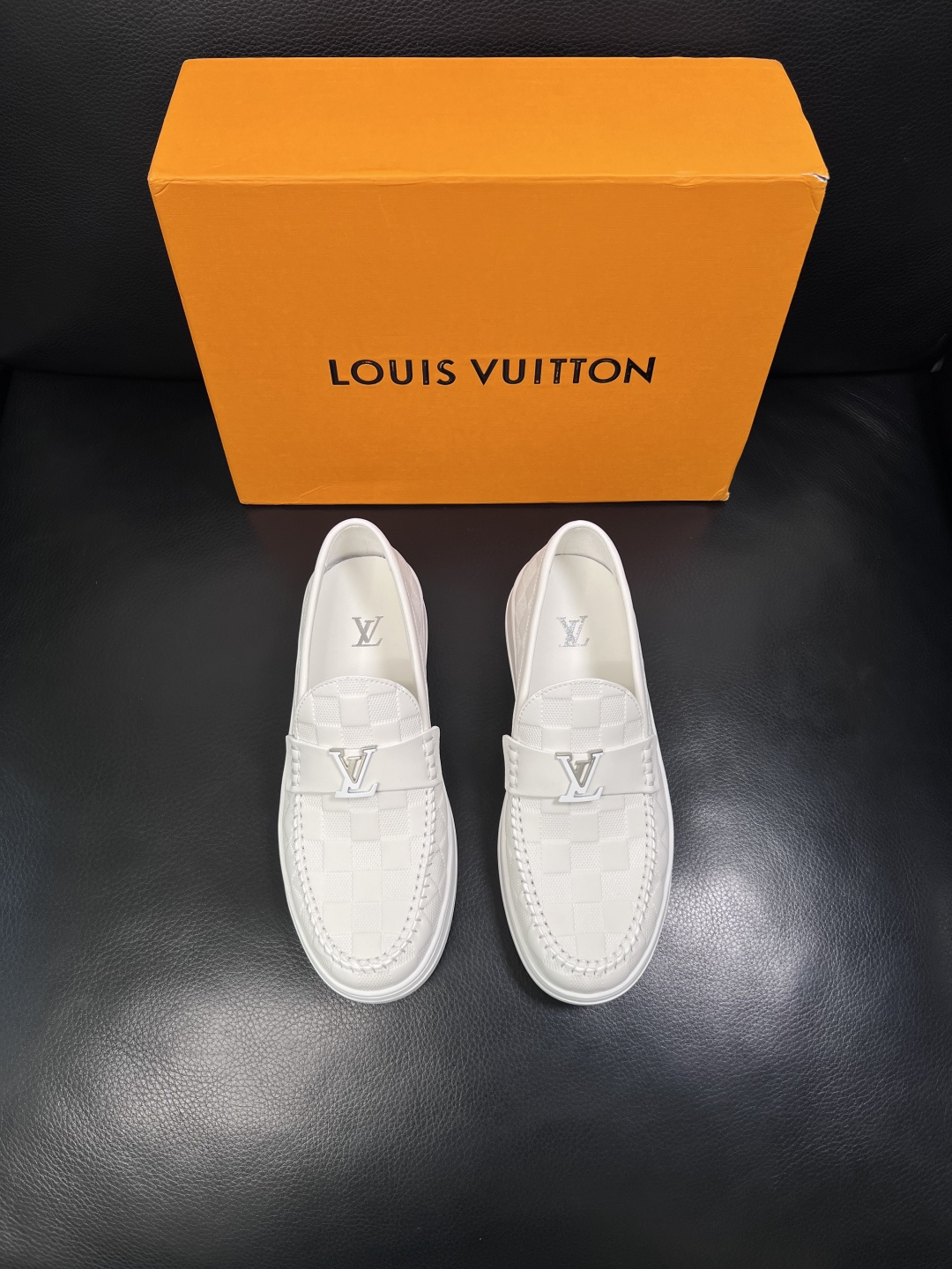 Lv  高品质  顶级工艺品  路易威登，运动板鞋专柜同步，鞋面意大利进口，高品质拼接缤纷色彩复杂工艺品