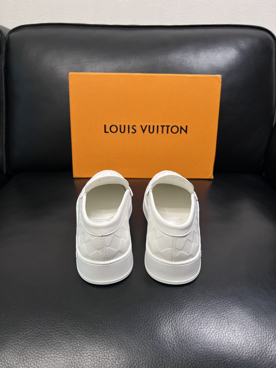 Lv  高品质  顶级工艺品  路易威登，运动板鞋专柜同步，鞋面意大利进口，高品质拼接缤纷色彩复杂工艺品