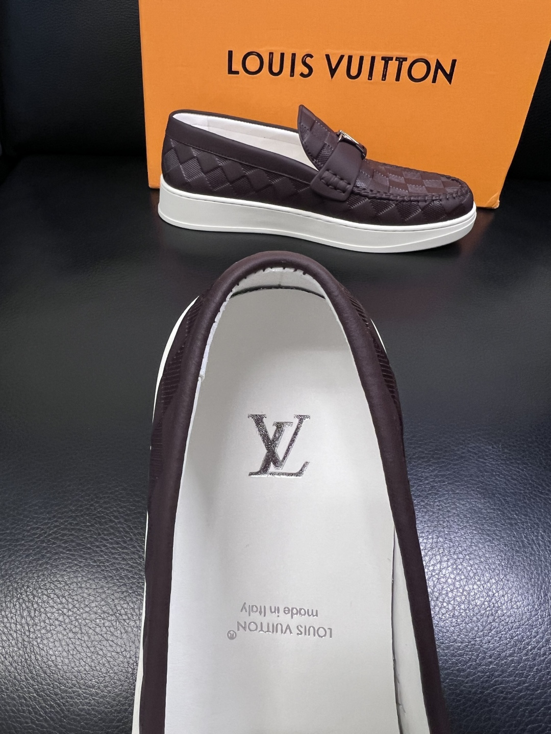 Lv  高品质  顶级工艺品  路易威登，运动板鞋专柜同步，鞋面意大利进口，高品质拼接缤纷色彩复杂工艺品