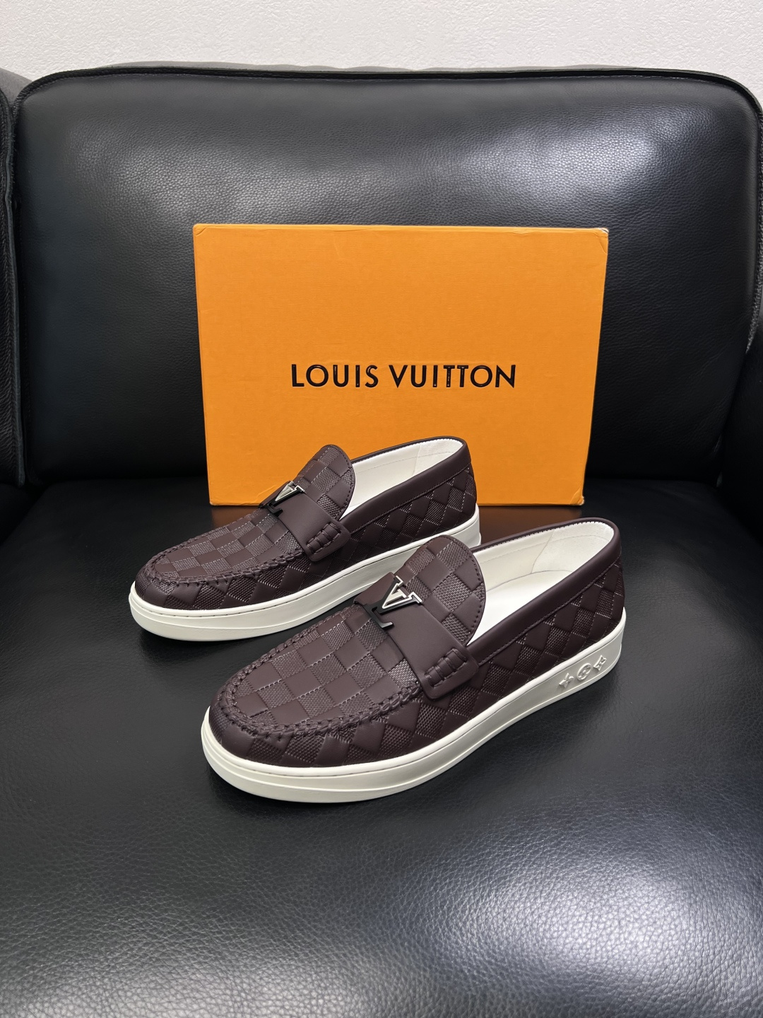 Lv  高品质  顶级工艺品  路易威登，运动板鞋专柜同步，鞋面意大利进口，高品质拼接缤纷色彩复杂工艺品