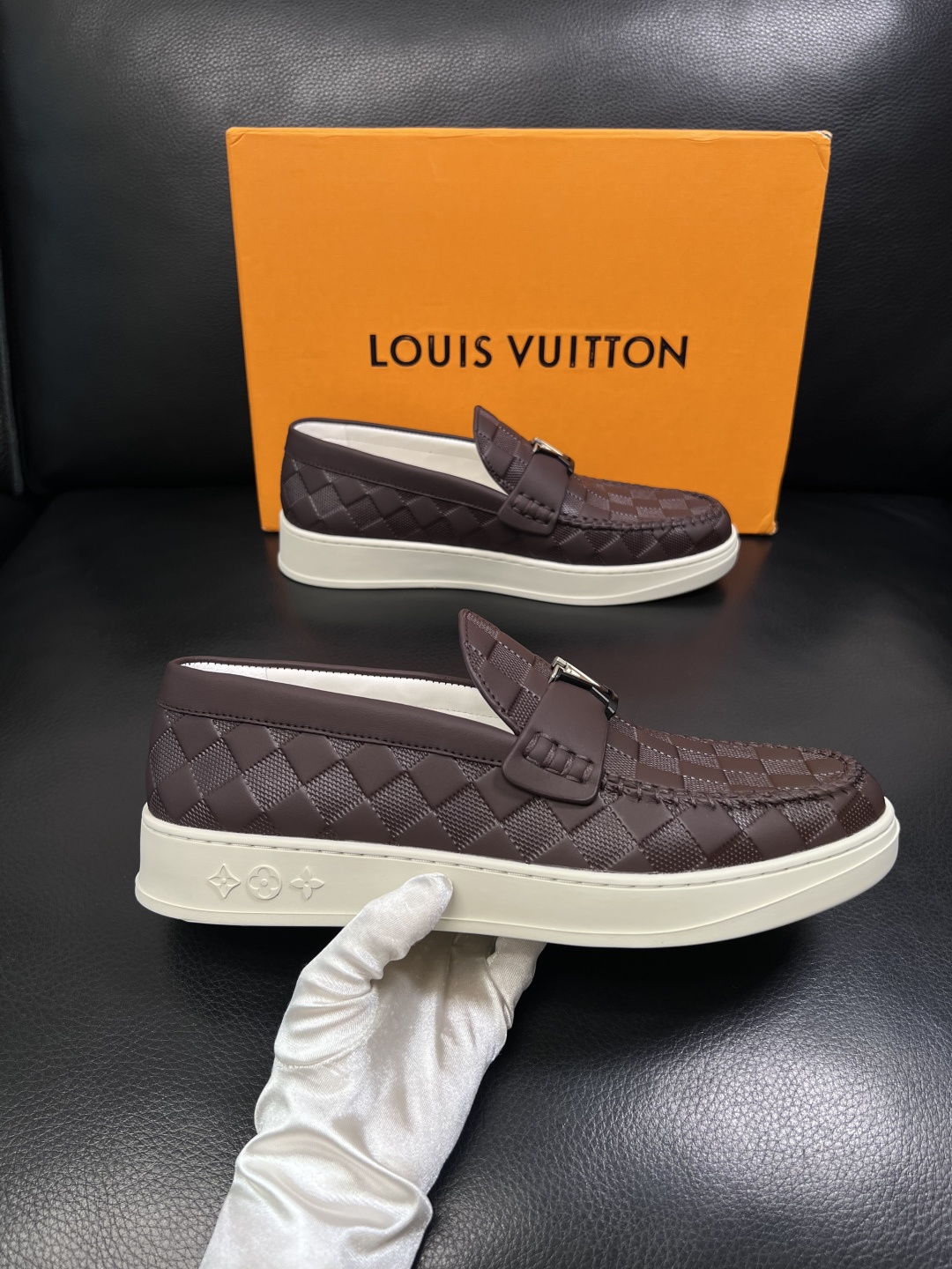 Lv  高品质  顶级工艺品  路易威登，运动板鞋专柜同步，鞋面意大利进口，高品质拼接缤纷色彩复杂工艺品
