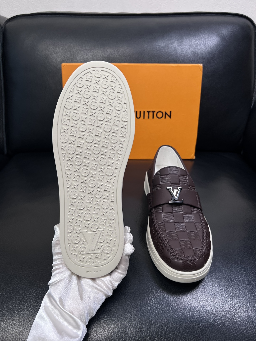 Lv  高品质  顶级工艺品  路易威登，运动板鞋专柜同步，鞋面意大利进口，高品质拼接缤纷色彩复杂工艺品