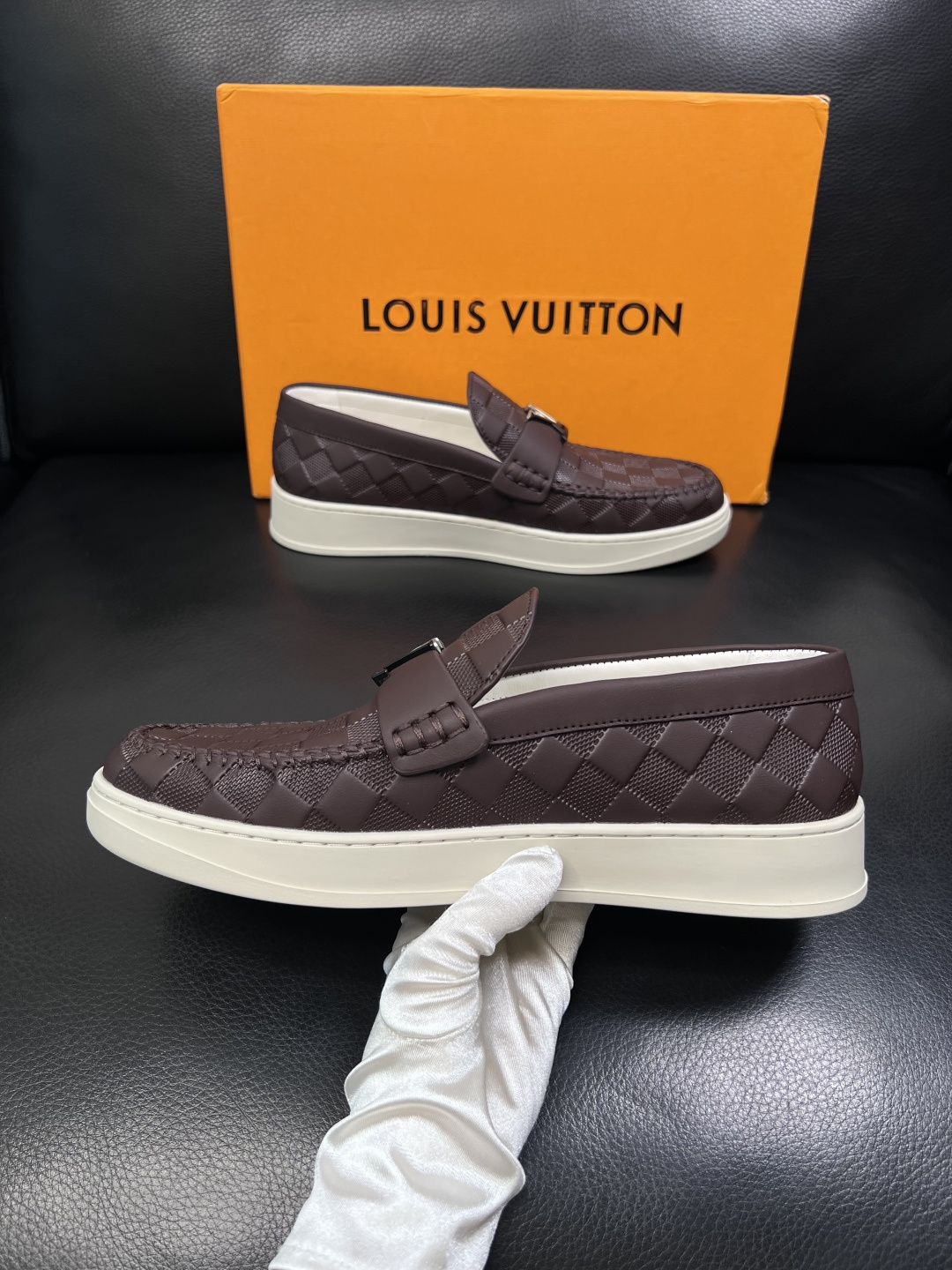 Lv  高品质  顶级工艺品  路易威登，运动板鞋专柜同步，鞋面意大利进口，高品质拼接缤纷色彩复杂工艺品