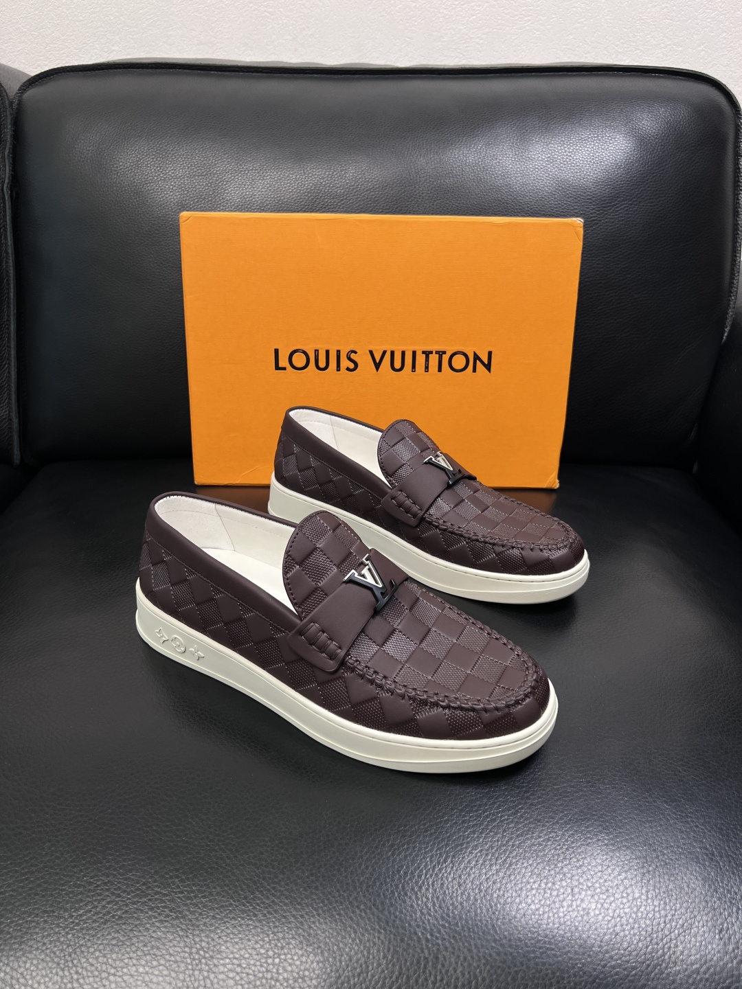 NO:831123,Lv high-quality top crafts Louis Vuitton, sports sneakers counter synchronization, uppers imported from Italy, high-quality splicing colorful complex crafts, imported cowhide lining is soft and comfortable, original soles are specially provided by the original factory, TPU exclusive movable molded soles are super comfortable, original factory follow-up goods, code number 38-44 (customized 45),, louis vuitton, louis vuitton, cowhide19860909Lv 高品质 顶级工艺品 路易威登,运动板鞋专柜同步,鞋面意大利进口,高品质拼接缤纷色彩复杂工艺品,进口牛皮里垫柔软舒适,鞋底原厂特供原版底,TPU独家活动成型底超级舒适,原厂跟单货,码数 38-44（订做 45）,,louis vuitton,louis vuitton,cowhide,Men's shoes