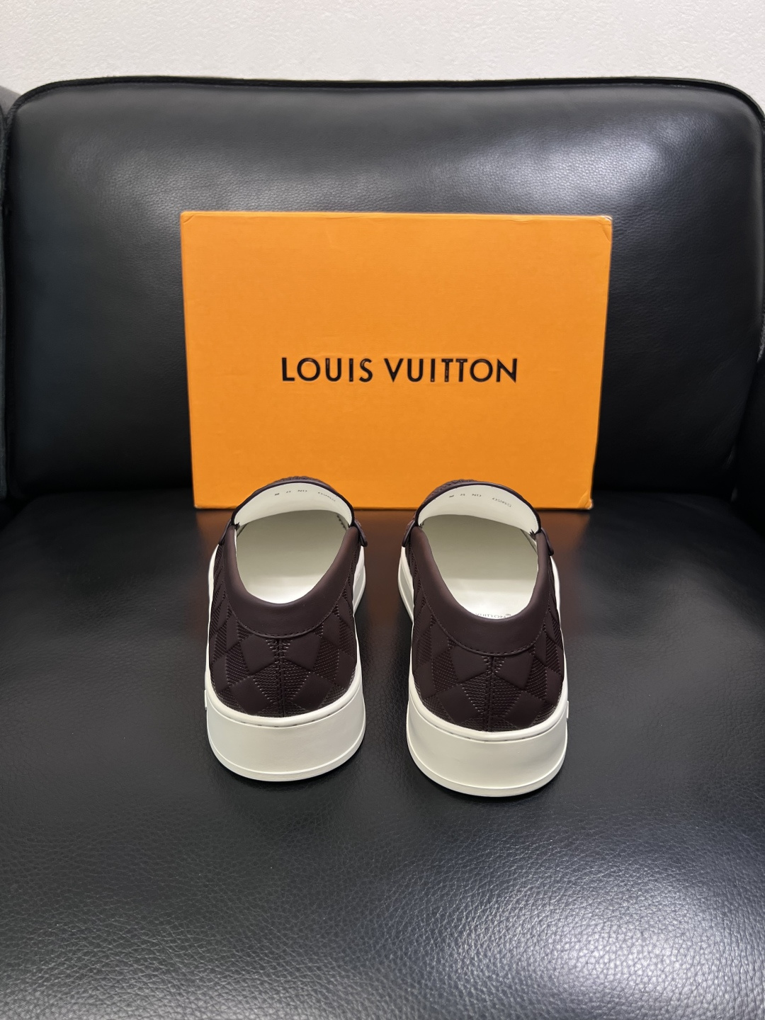 Lv  高品质  顶级工艺品  路易威登，运动板鞋专柜同步，鞋面意大利进口，高品质拼接缤纷色彩复杂工艺品