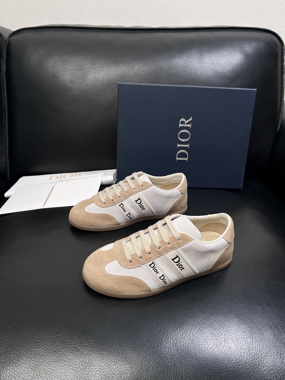 Dior 顶级工艺品 迪奥  专柜同步 原厂配置，意大利进口原版牛皮面料，透气舒适进口水染牛里垫，鞋底：