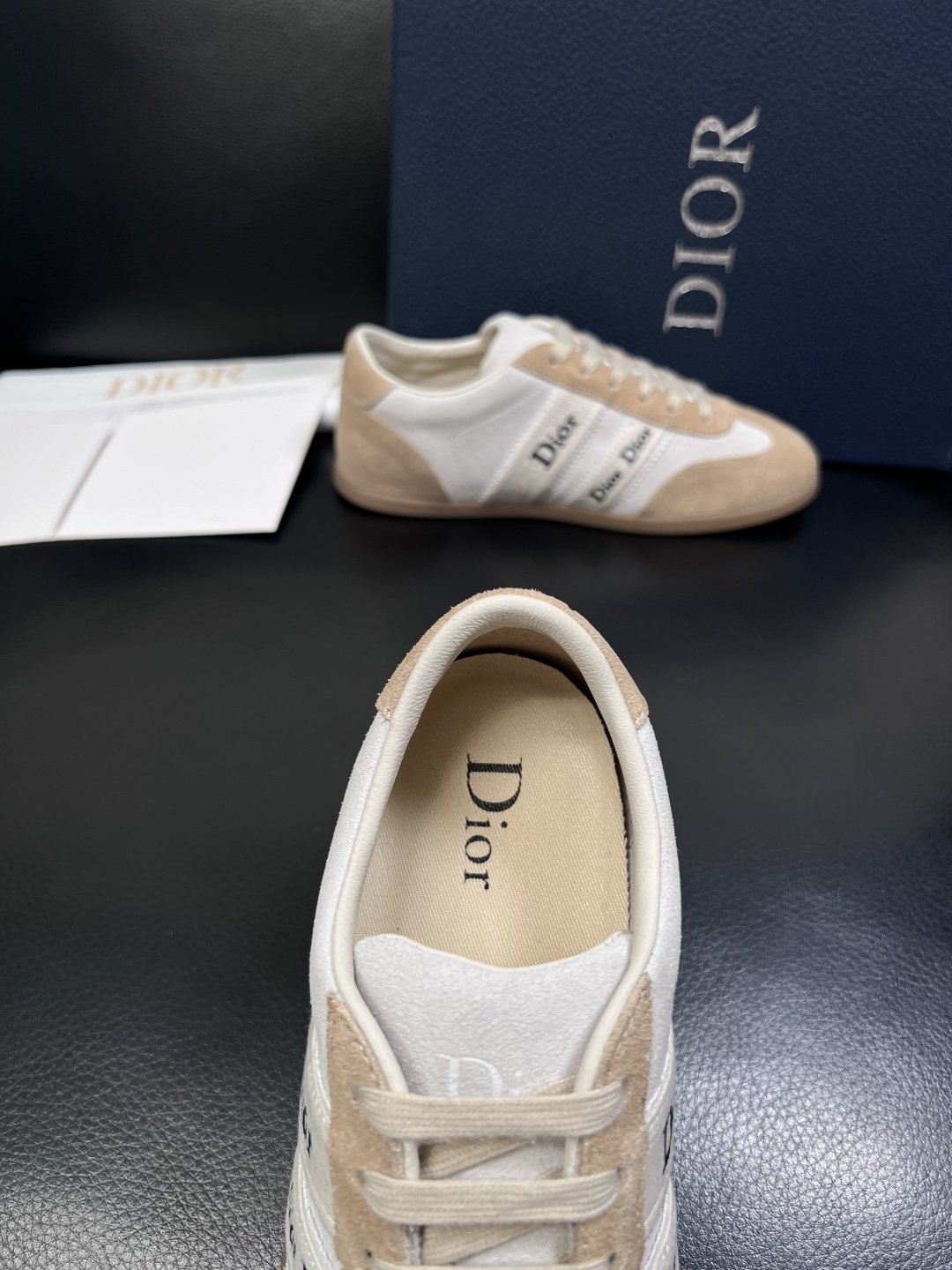 Dior 顶级工艺品 迪奥  专柜同步 原厂配置，意大利进口原版牛皮面料，透气舒适进口水染牛里垫，鞋底：