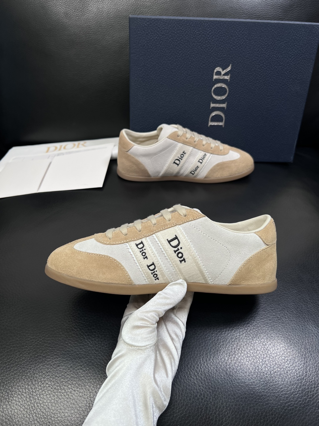 Dior 顶级工艺品 迪奥  专柜同步 原厂配置，意大利进口原版牛皮面料，透气舒适进口水染牛里垫，鞋底：