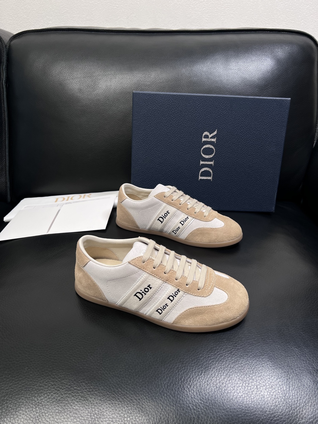 Dior 顶级工艺品 迪奥  专柜同步 原厂配置，意大利进口原版牛皮面料，透气舒适进口水染牛里垫，鞋底：