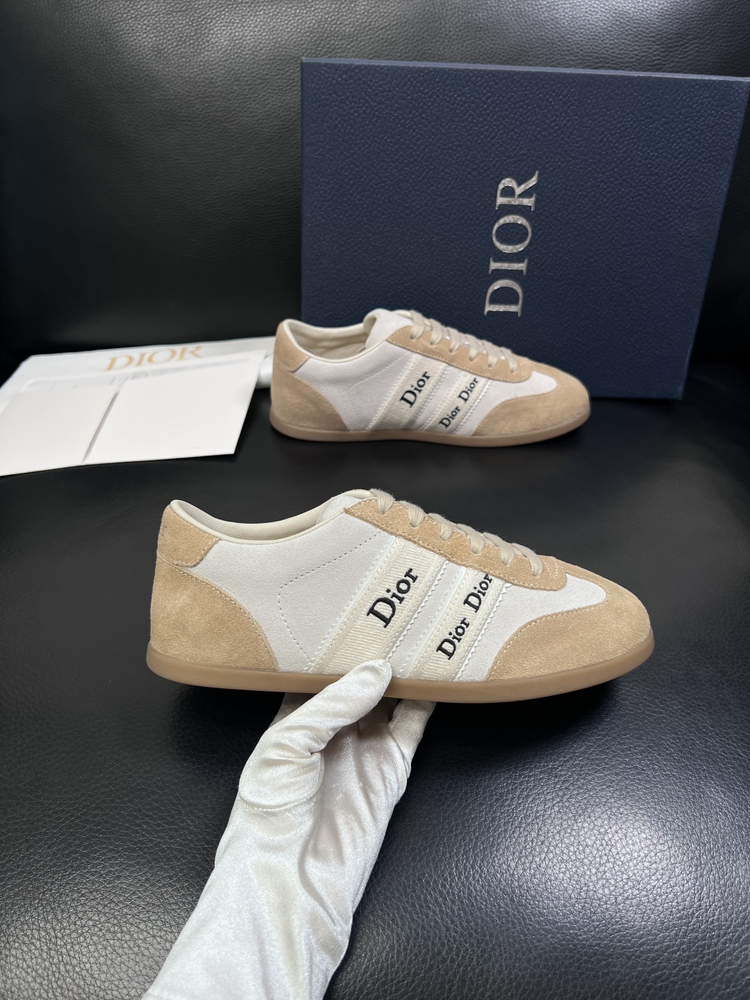 Dior 顶级工艺品 迪奥  专柜同步 原厂配置，意大利进口原版牛皮面料，透气舒适进口水染牛里垫，鞋底：