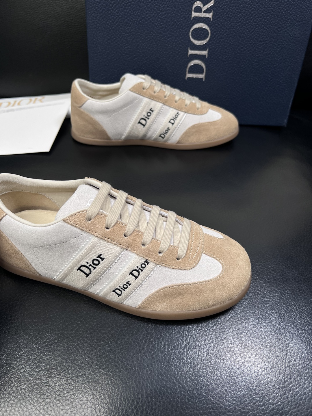 Dior 顶级工艺品 迪奥  专柜同步 原厂配置，意大利进口原版牛皮面料，透气舒适进口水染牛里垫，鞋底：
