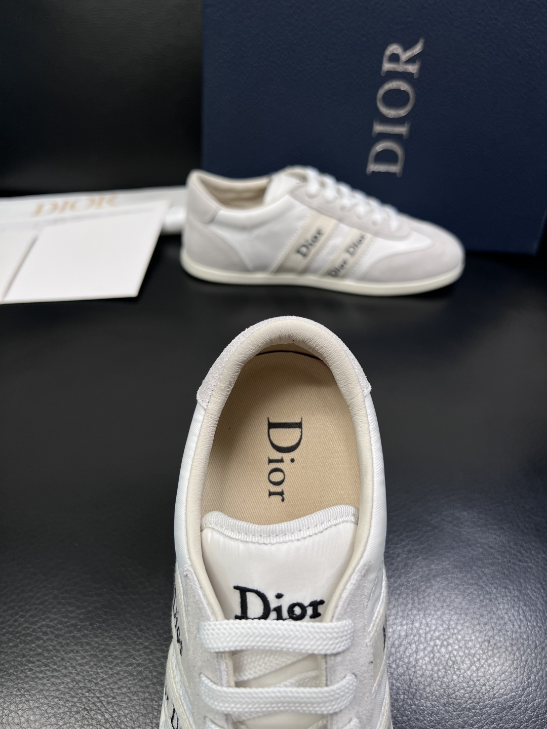 Dior 顶级工艺品 迪奥  专柜同步 原厂配置，意大利进口原版牛皮面料，透气舒适进口水染牛里垫，鞋底：